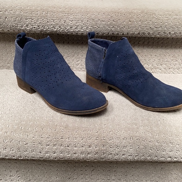 Toms Shoes - Toms Navy Ankle Boots Sz 6.5 EUC
